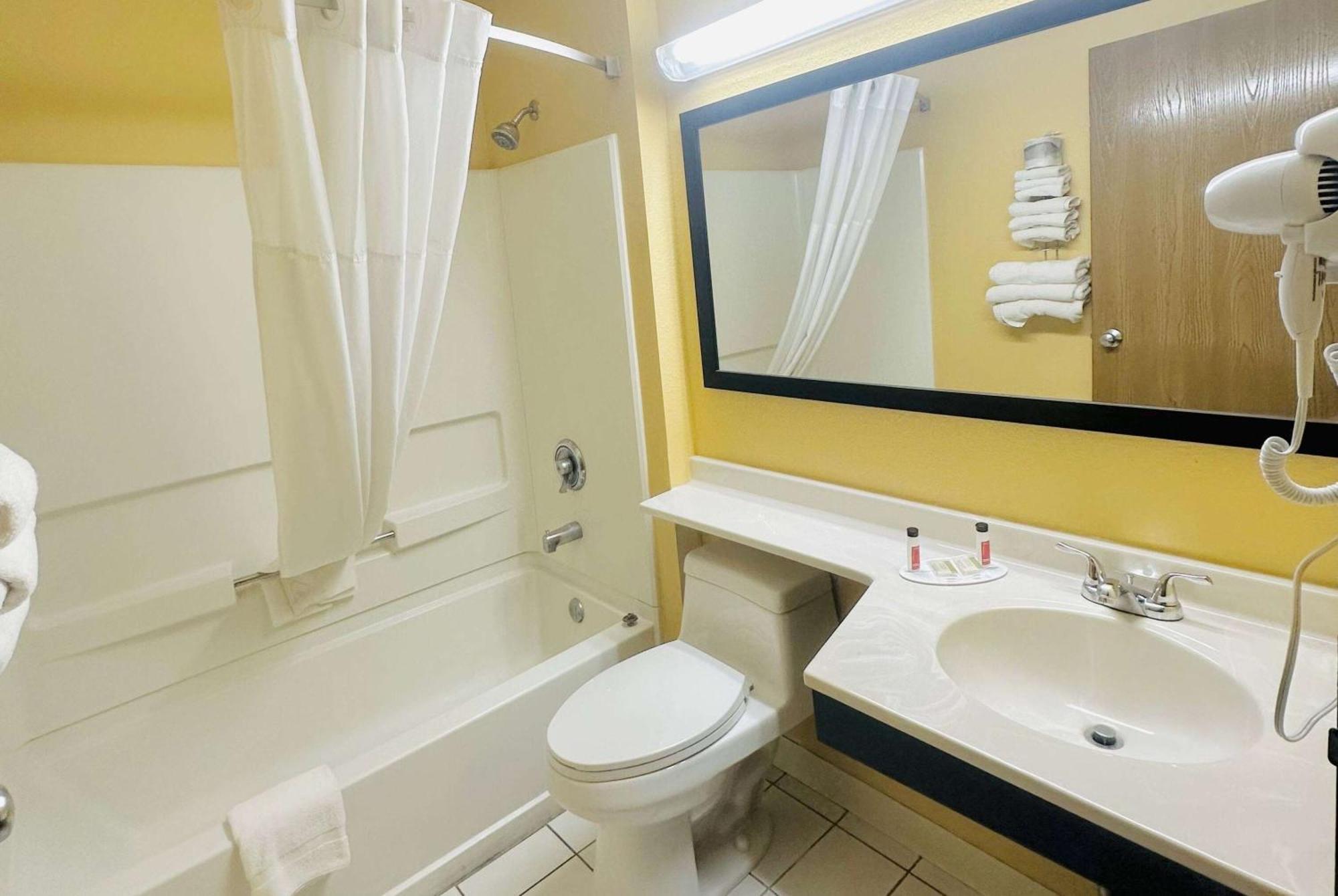 Super 8 By Wyndham Warrenton Hotel Luaran gambar